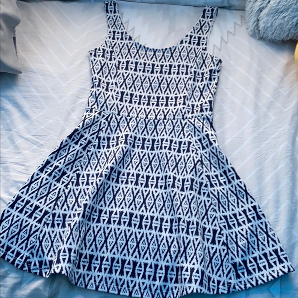 h&m navy blue and white patterned dress